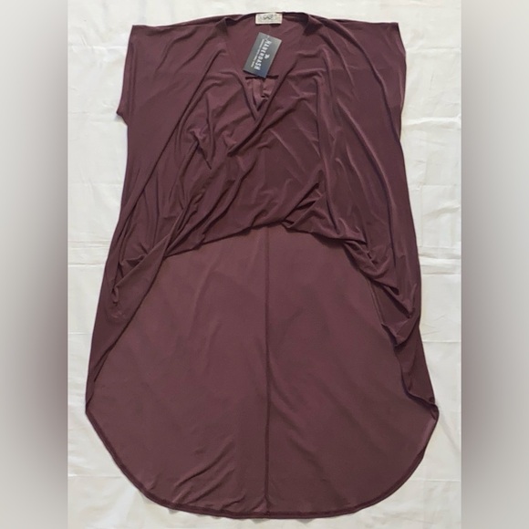 Blooms in the City Asymmetrical Tunic Tee - Picture 6 of 12